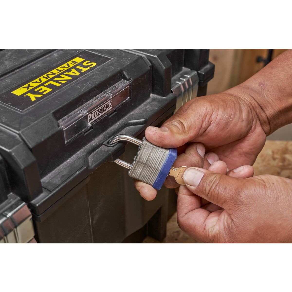 V6HF39573C1350268FFB10BD1F780FAE16FR7025715P8