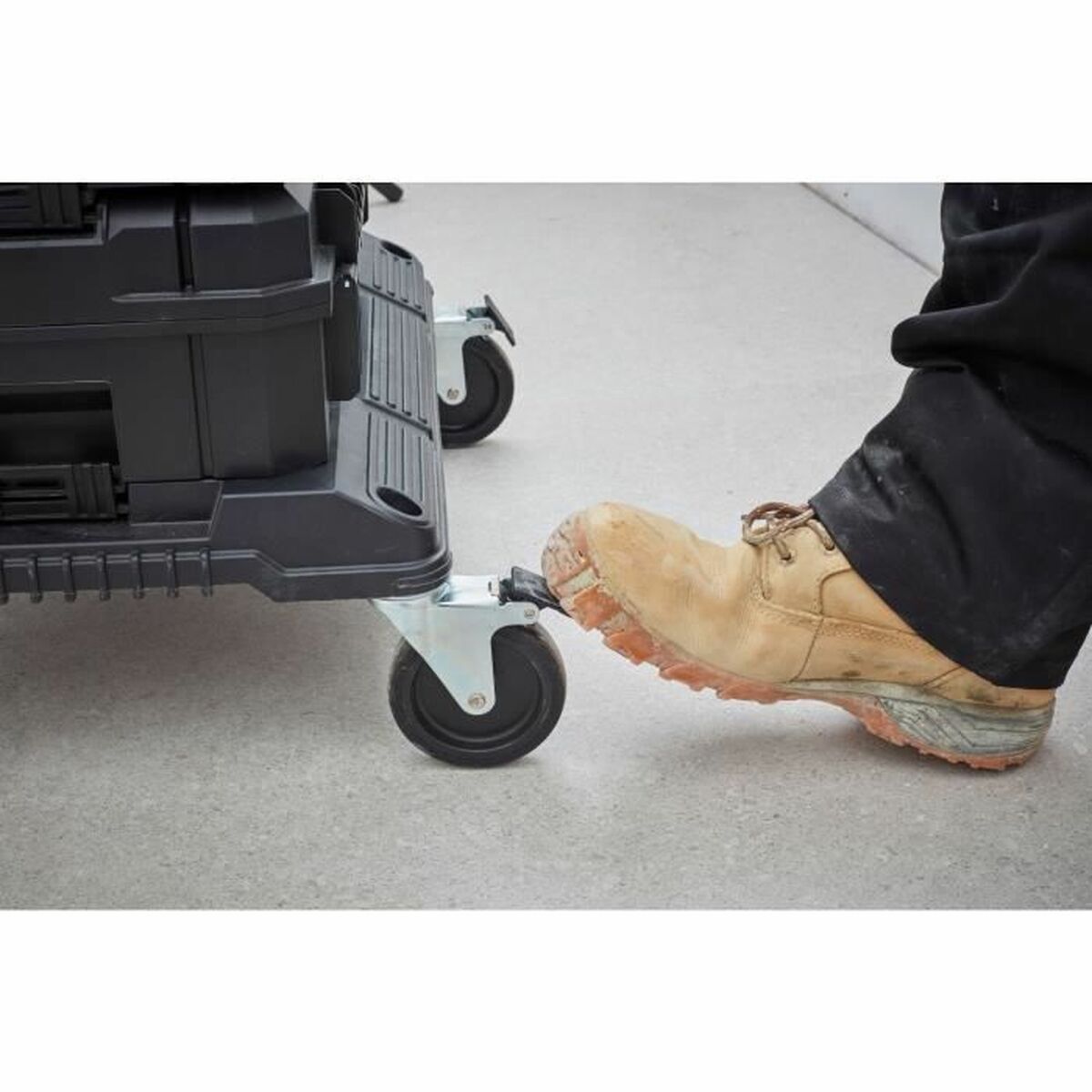 V5HFD0AC336A53A2F0FC96410E3B30D457CR6689640P3