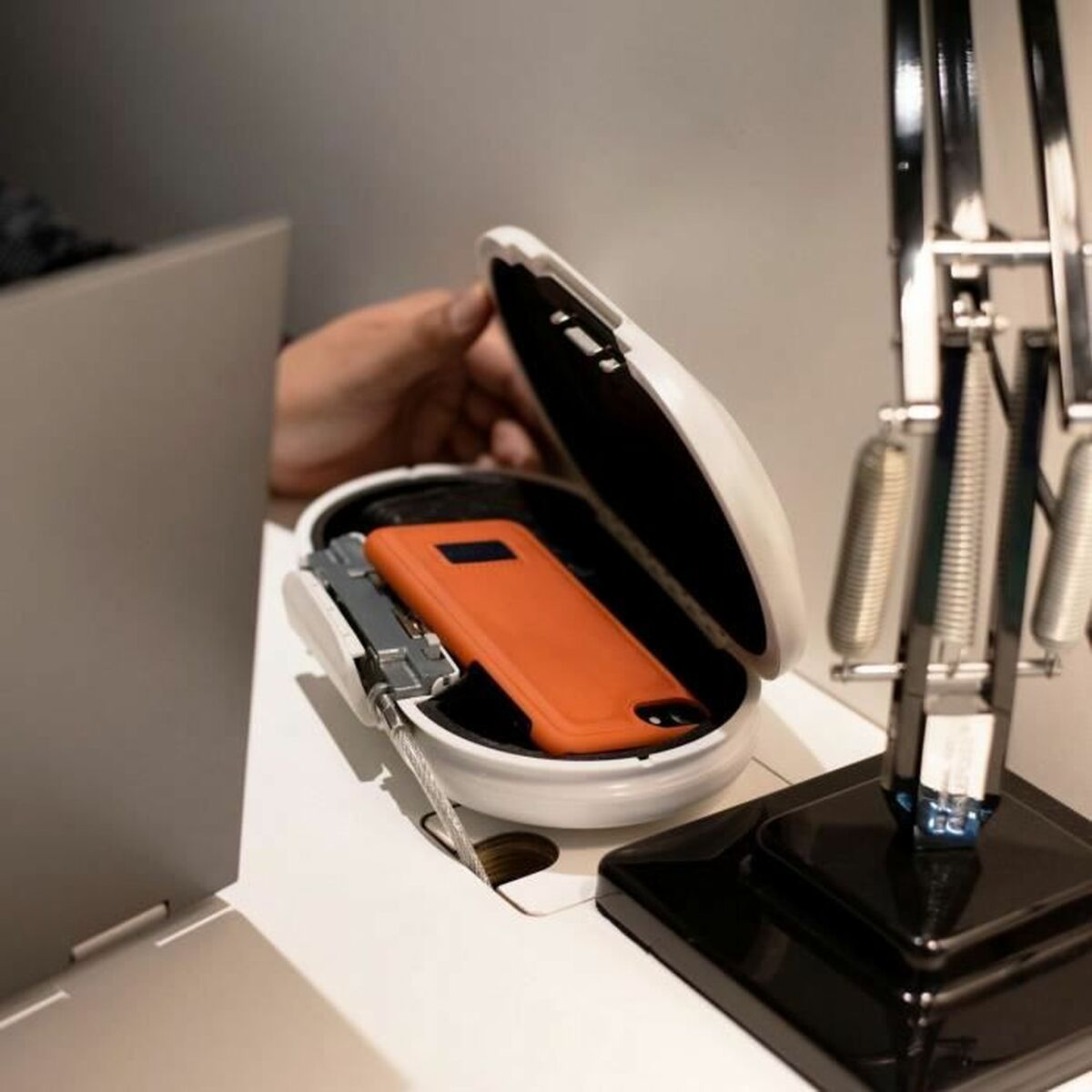 V9H942F3C7E0140985D51B51D528E7E4170R7022421P3