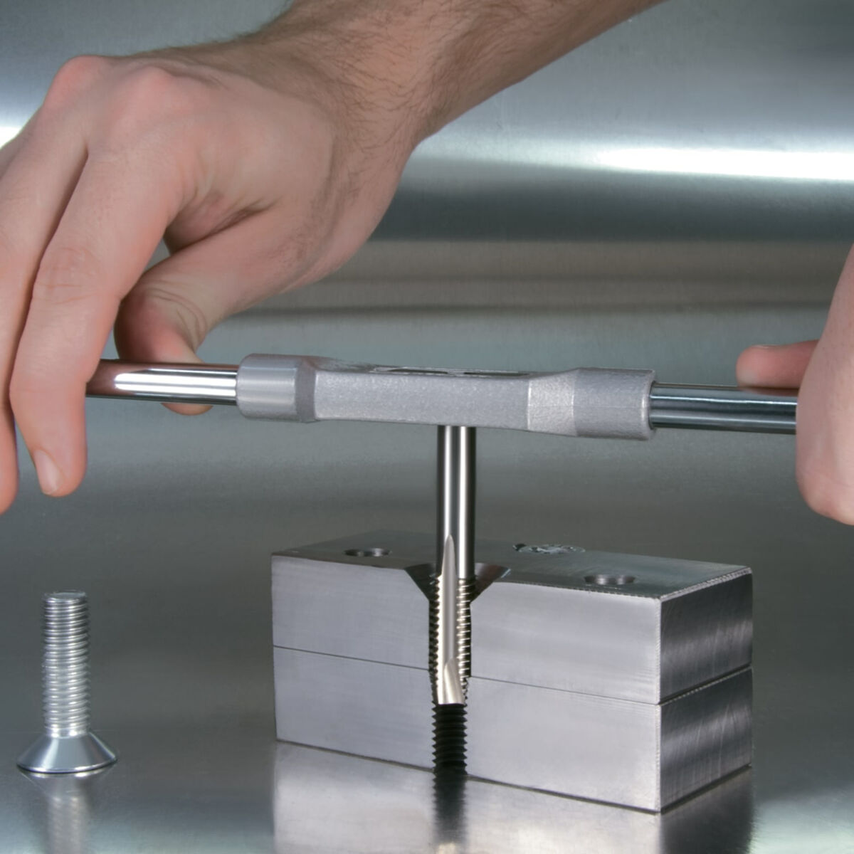 V4H7029736A26F37755DA03A16E6718D561R6969541P3