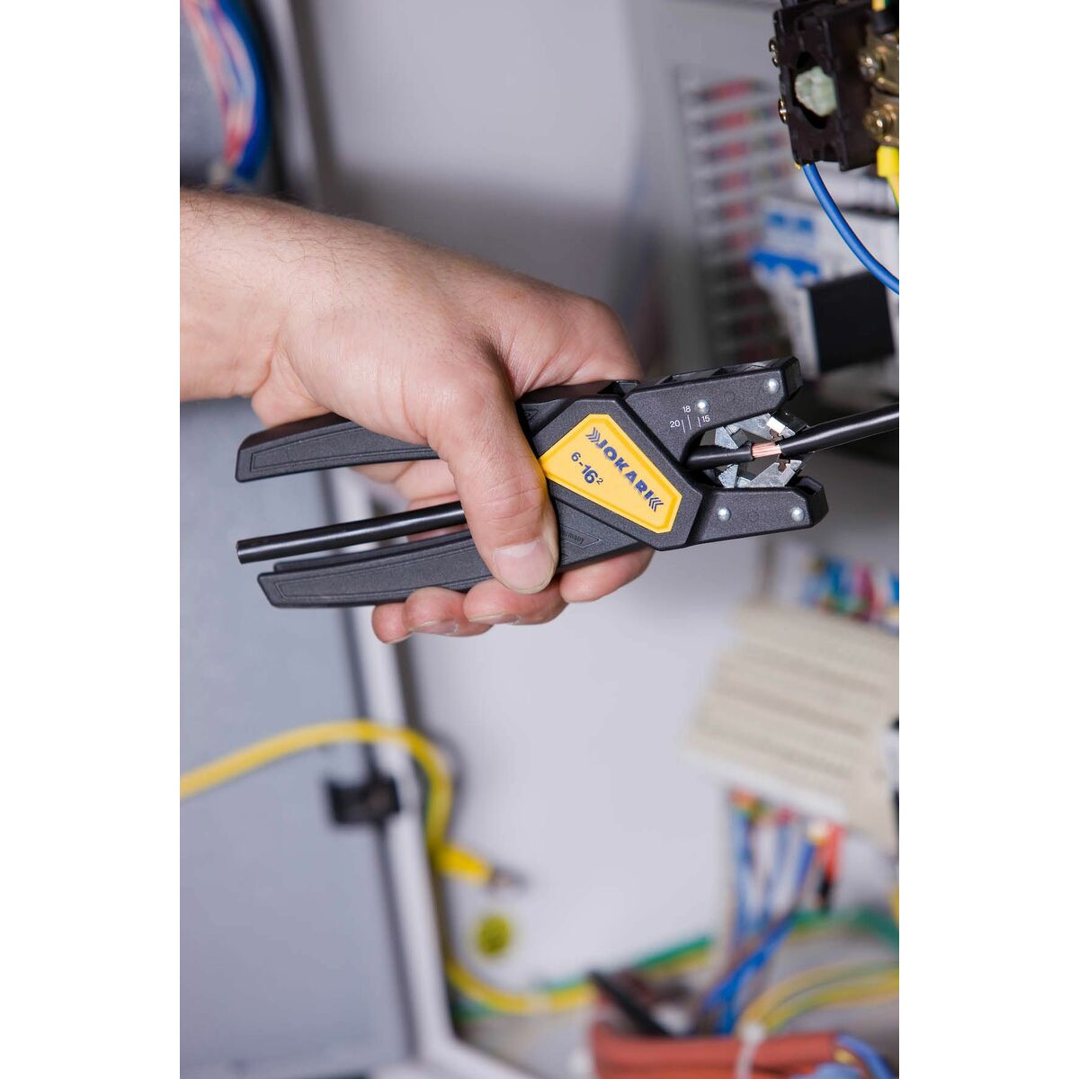 V5H16A153D3EB9D3787D407E23051EBE0B3R6630228P4