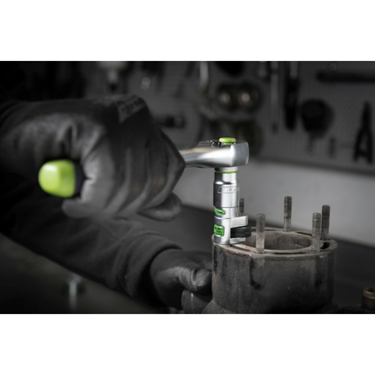 V4HFC5D893EC830C418852A768F741127A3R7230386P3