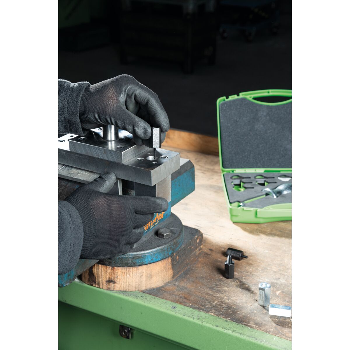 V4H96428EE481F3937DFEBBCC5D8E565B50R7380830P6