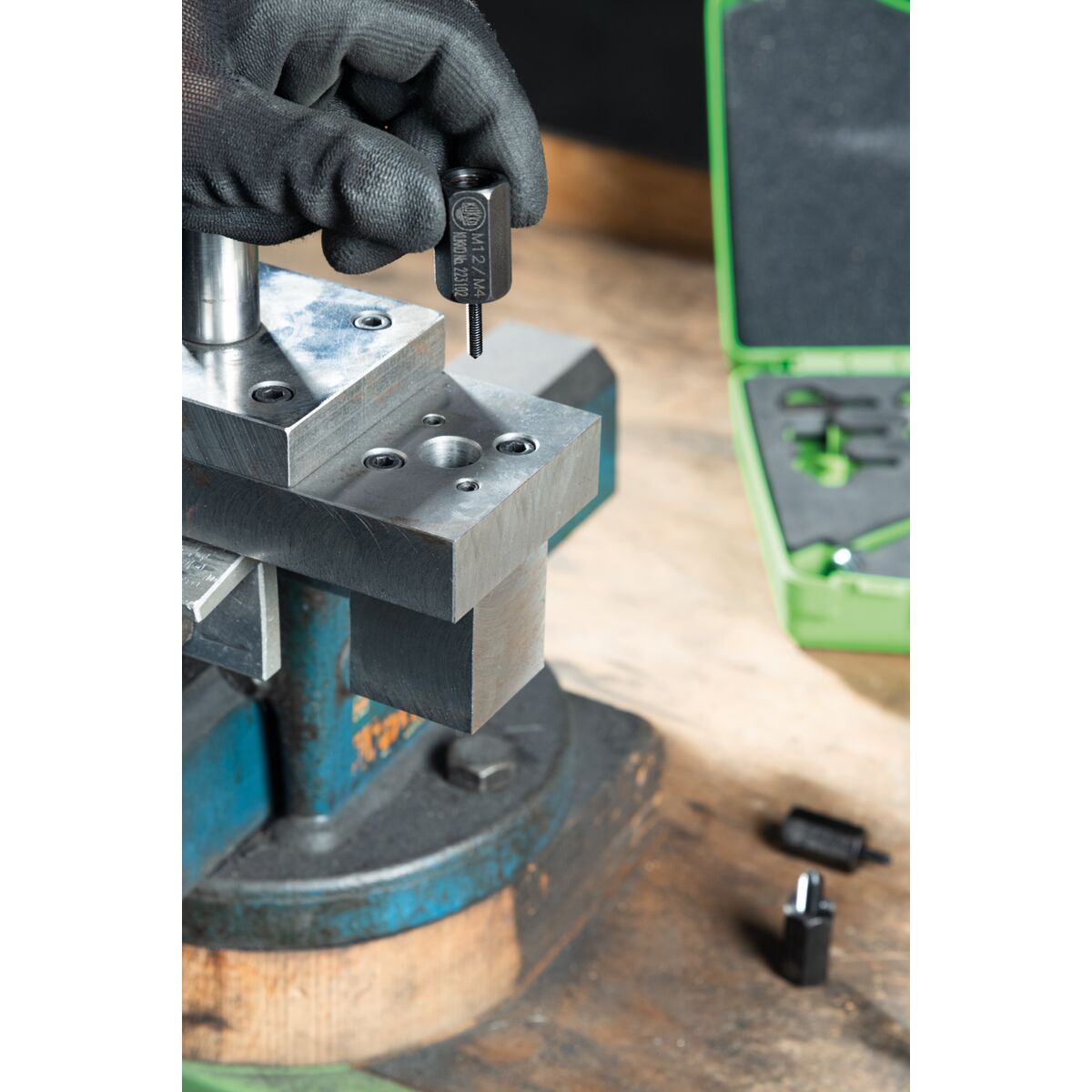 V4H37B57AE4868A8173C4B3085E62D940B9R7380833P7