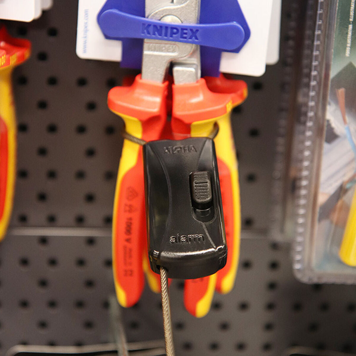 V3H230C6AFE4841526050711D0D23563D4CR6784050P4