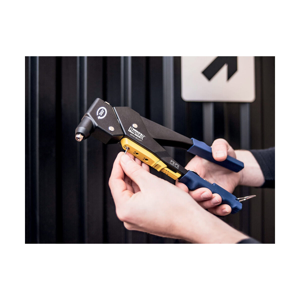 V9H5925816718B6DF76A53FB2954DC5327CR3450056P3