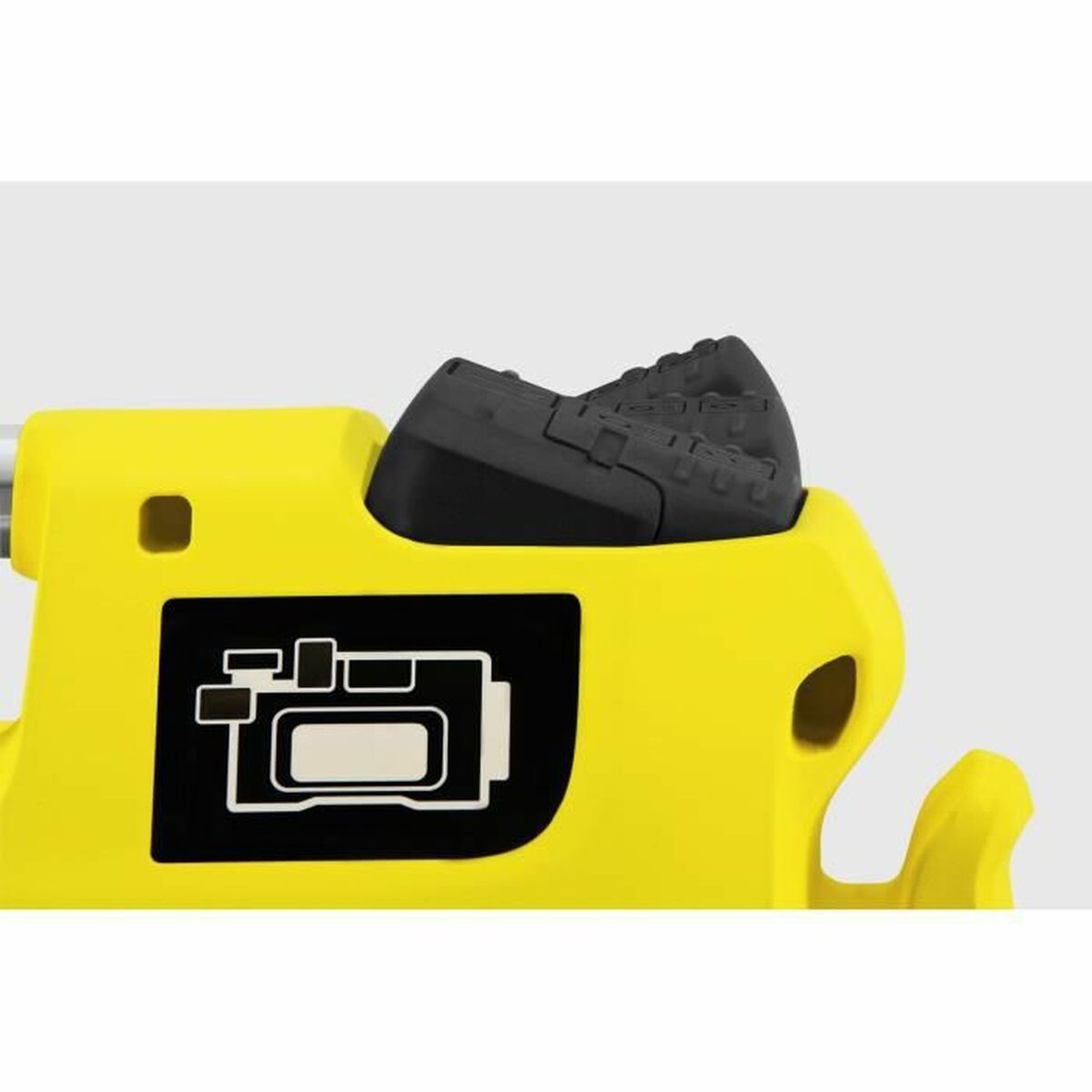 V7HE095736C28DE4063EB3700F0A5B38DB8R4070656P3