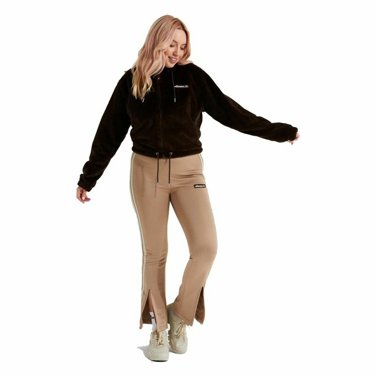 V8HC153F81951834EB855EEE65F080CDBD1R4771090P2