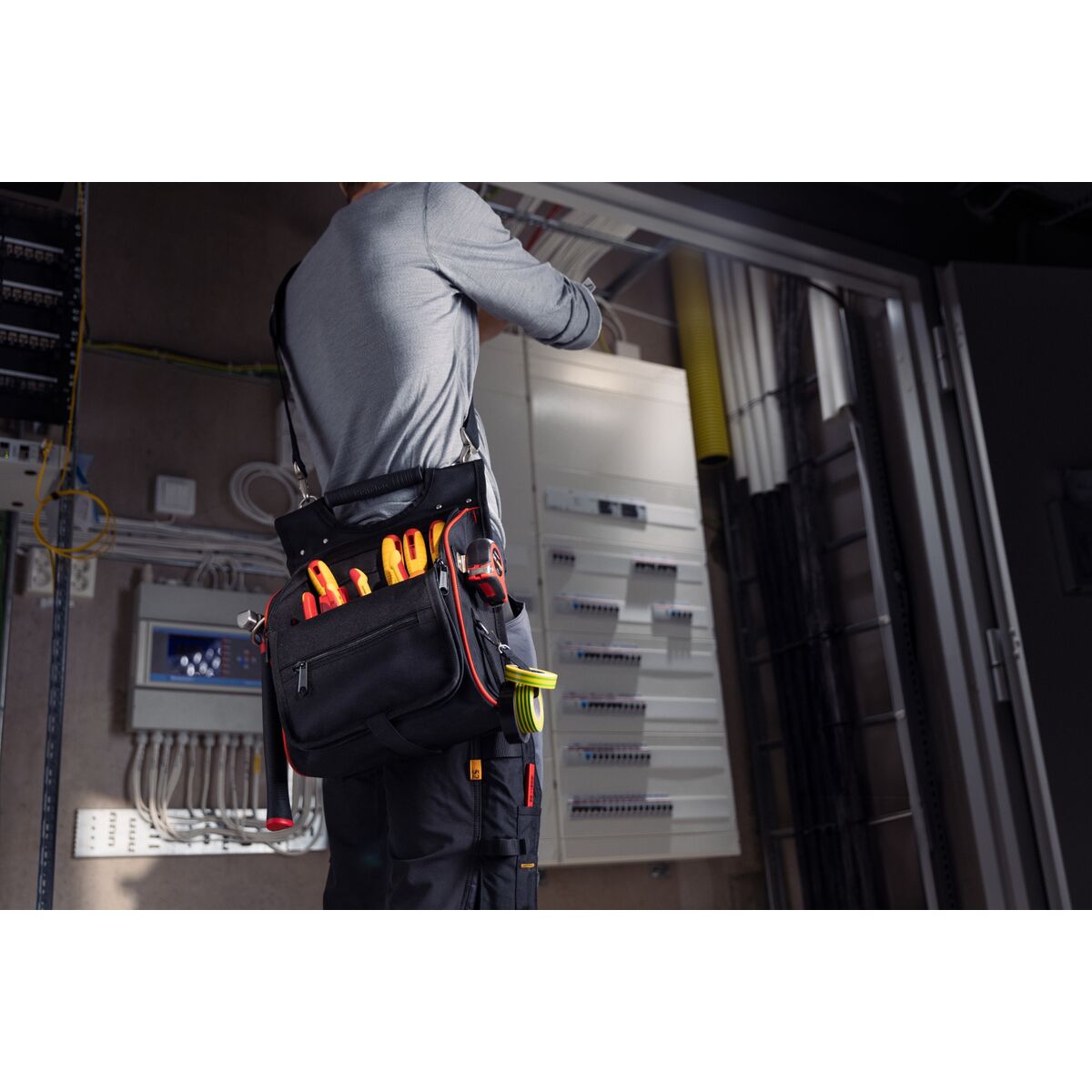 V3H195A690177E5E5989CE3CB64E95A8A7FR7213836P7