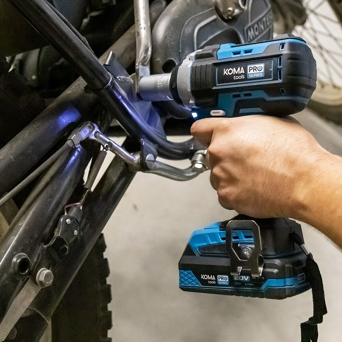 V9H4765E25CB6D8681CD5F7AE5BB17C12EAR5496539P9